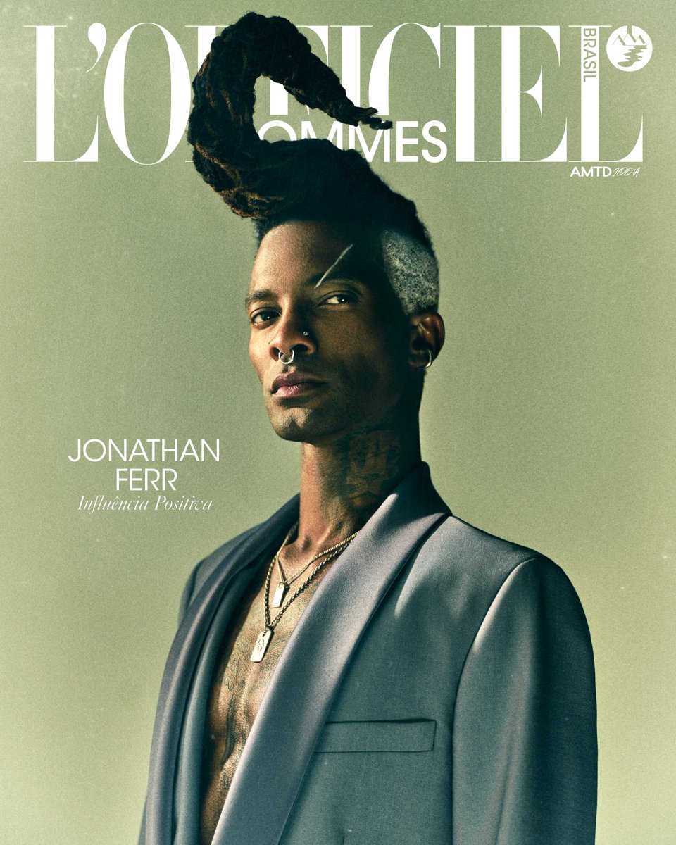 Familiaaaaa. Eu sou capa da <a href="/lofficielbrasil/">Revista L'Officiel</a>  deste mês <3 <3 <3