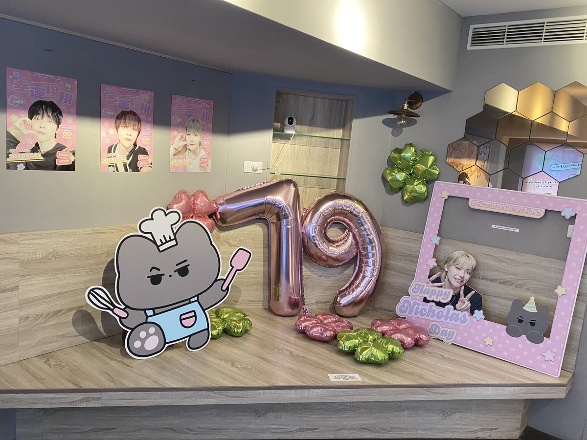 caneleslover's tweet photo. 又因為你的生日再次踏上這片土地 好喜歡這裡充滿著有關翔翔的一切 學生時代的制服 曾經作為志向的羽球 喜歡吃的鬆綁 和最喜歡的粉紅色
喝著草莓牛奶吹熄蠟燭幫你慶生 拿了兩份鬆餅也抽中想要的東西 還在這裡遇見了很好的緣分 謝謝來自林口的天才天使 你也是我的大確幸
謝謝@luckyno709 用心主辦 辛苦了 https://t.co/YjzT4KDkrz