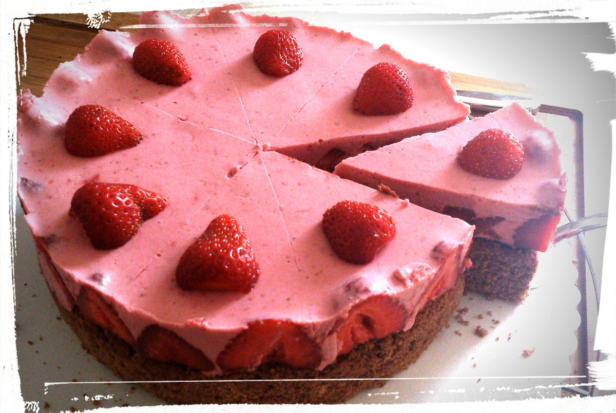 Kiwi find ich jetzt nicht dramatisch, eher die Kumquat.... Hab auch mal so ne Fraisiertorte als "oh mein gott, es kommt überraschend Besuch " - Notfalltorte gemacht. #dasgroßebacken