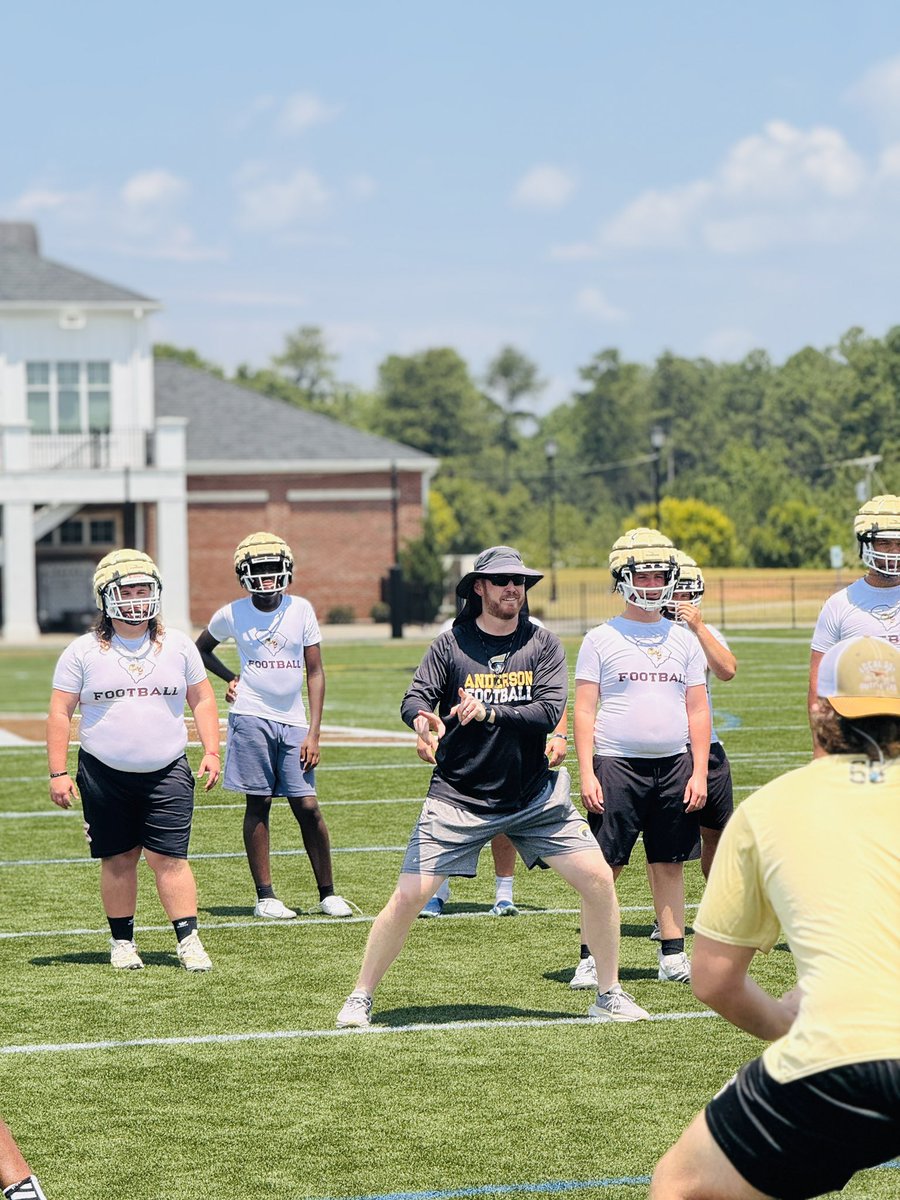 AUTrojansFB's tweet image. 2nd annual Trench Camp was a success!
#OL #Hawgs