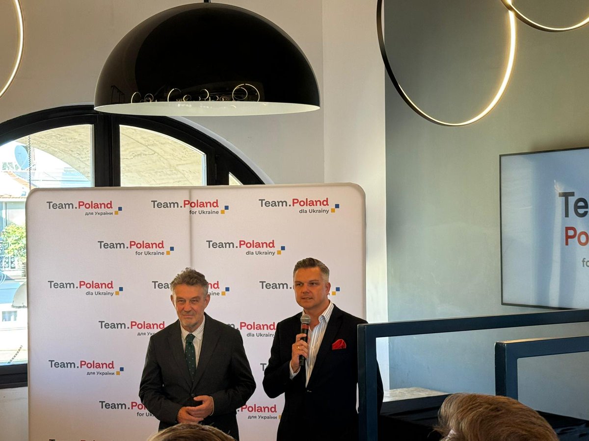 Grupa MTP (@grupamtp) on Twitter photo W ramach projektu Team.Poland Wiceprezes zarządu Grupy MTP <a href="/filip_bittner/">Filip Bittner</a> oraz dyrektor projektu <a href="/CommonFutureCon/">Common Future</a> Martyna Dera spotkali się z prezesem <a href="/Grupa_PFR/">Grupa PFR</a> <a href="/matczukpiotr/">Piotr Matczuk</a>. Rozmowa dotyczyła zaangażowania Grupy MTP w rozwój współpracy gospodarczej z Ukrainą oraz roli, jaką W ramach projektu Team.Poland Wiceprezes zarządu Grupy MTP <a href="/filip_bittner/">Filip Bittner</a> oraz dyrektor projektu <a href="/CommonFutureCon/">Common Future</a> Martyna Dera spotkali się z prezesem <a href="/Grupa_PFR/">Grupa PFR</a> <a href="/matczukpiotr/">Piotr Matczuk</a>. Rozmowa dotyczyła zaangażowania Grupy MTP w rozwój współpracy gospodarczej z Ukrainą oraz roli, jaką