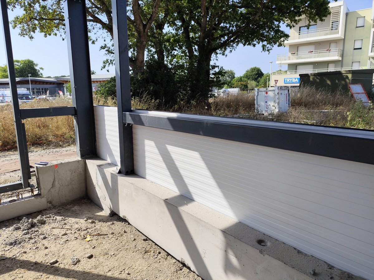 Aunea_Ing's tweet photo. Nous débutons une mission de conception fluide sur un niveau de bureau 🙂 
C'est un grand jeu de mécano, non ? Plot béton, plancher collaborant, ossature métallique, panneau Trespan. 
Notre mission : assurer le confort et offrir les prestations techniques aux futurs occupants ! https://t.co/AyIrnMvdYD