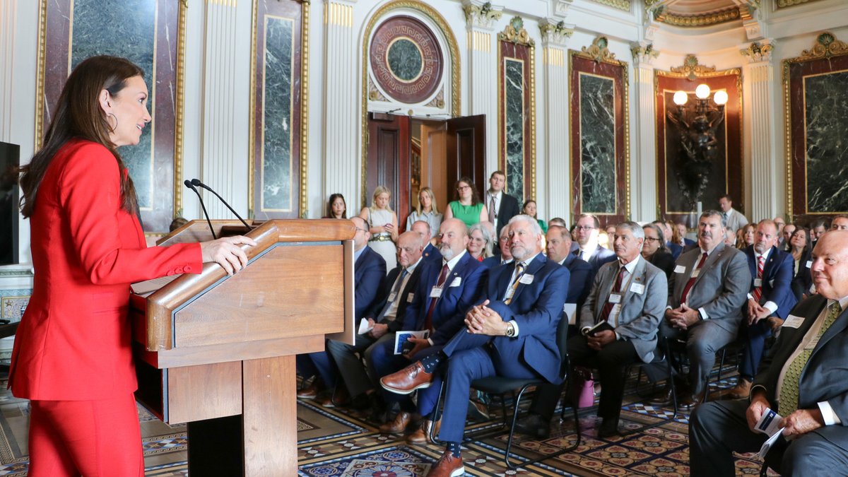 FarmBureau's tweet image. Today farmers and ranchers from across the country, who lead our state Farm Bureaus and manage farms of all sizes and types, met with administration officials, including members of the cabinet at the White House to discuss key issues impacting rural communities. Our nation is…