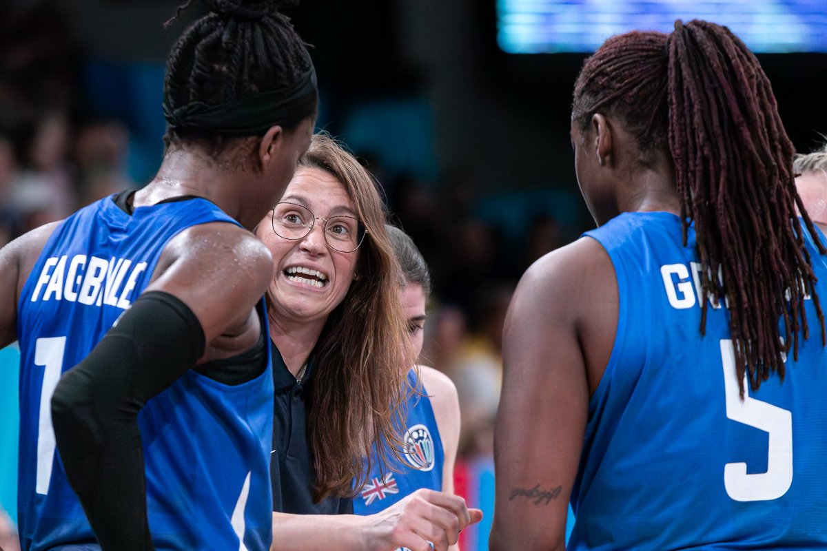 bernatGO5's tweet photo. Ja disponibles algunes de les millors imatges que vaig poder captar durant el passat #EurobasketWomen a Hamburg per a @beballternative 🏀
Les trobareu a l'últim article del blog de #BeBall o al meu compte de #flickr 📷 #BDEGO
https://t.co/T9v9ZD67ep https://t.co/pDGZD3kzFS