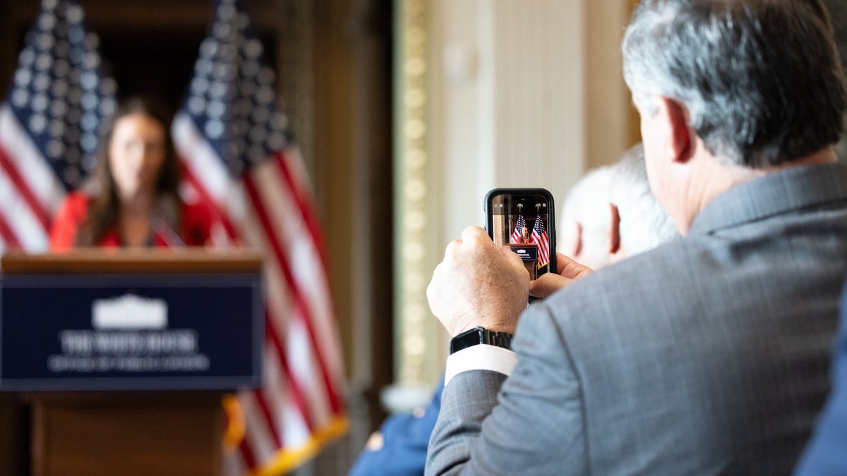FarmBureau's tweet image. Today farmers and ranchers from across the country, who lead our state Farm Bureaus and manage farms of all sizes and types, met with administration officials, including members of the cabinet at the White House to discuss key issues impacting rural communities. Our nation is…