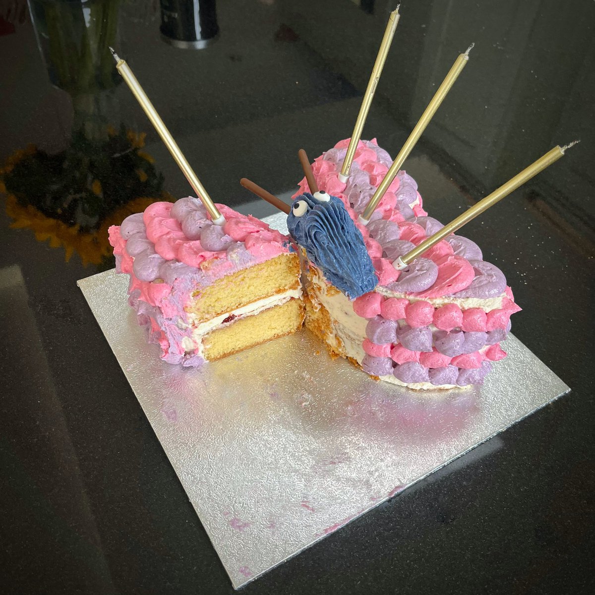 CurlyKathsCakes's tweet photo. Butterfly cake 🦋 
Birthday cake for my nieces! Vanilla sponge with strawberry jam and vanilla buttercream. Body fashioned out of a frosted digestive biscuit, antenna of mikado chocolate sticks and the obligatory cute googly eyes  👀 https://t.co/dUOG2HPARW