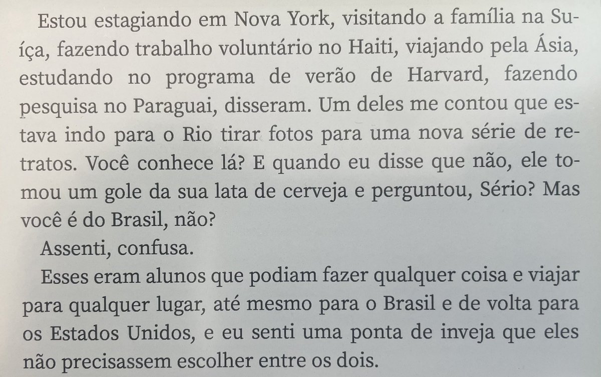 Recomendadísima esta aguda e fermosa novela breve da brasileira Bruna Dantas Lobato sobre canto de nós mesmas estamos dispostas a esquecer para pertencer e canto da nosa memoria é necesario traizoar para buscar outro futuro.