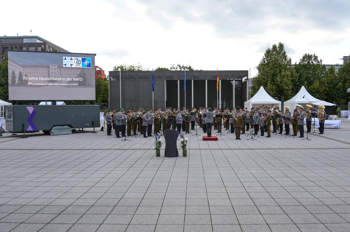 ivananusic12's tweet image. Na poziv njemačkog ministra obrane Borisa Pistoriusa sudjelovao sam u Berlinu na obilježavanju 70 godina 🇩🇪 u NATO-u.
Njemačka kao prijateljska zemlja imala je veliku ulogu u priznanju 🇭🇷 početkom 90-ih godina, a danas je naš važan saveznik unutar NATO-a i EU. Naše obrambeno…