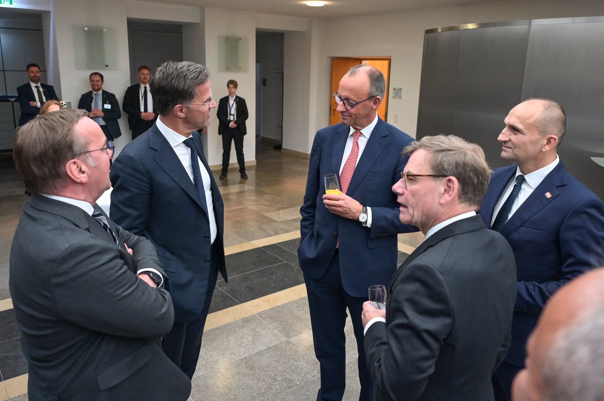 ivananusic12's tweet image. Na poziv njemačkog ministra obrane Borisa Pistoriusa sudjelovao sam u Berlinu na obilježavanju 70 godina 🇩🇪 u NATO-u.
Njemačka kao prijateljska zemlja imala je veliku ulogu u priznanju 🇭🇷 početkom 90-ih godina, a danas je naš važan saveznik unutar NATO-a i EU. Naše obrambeno…