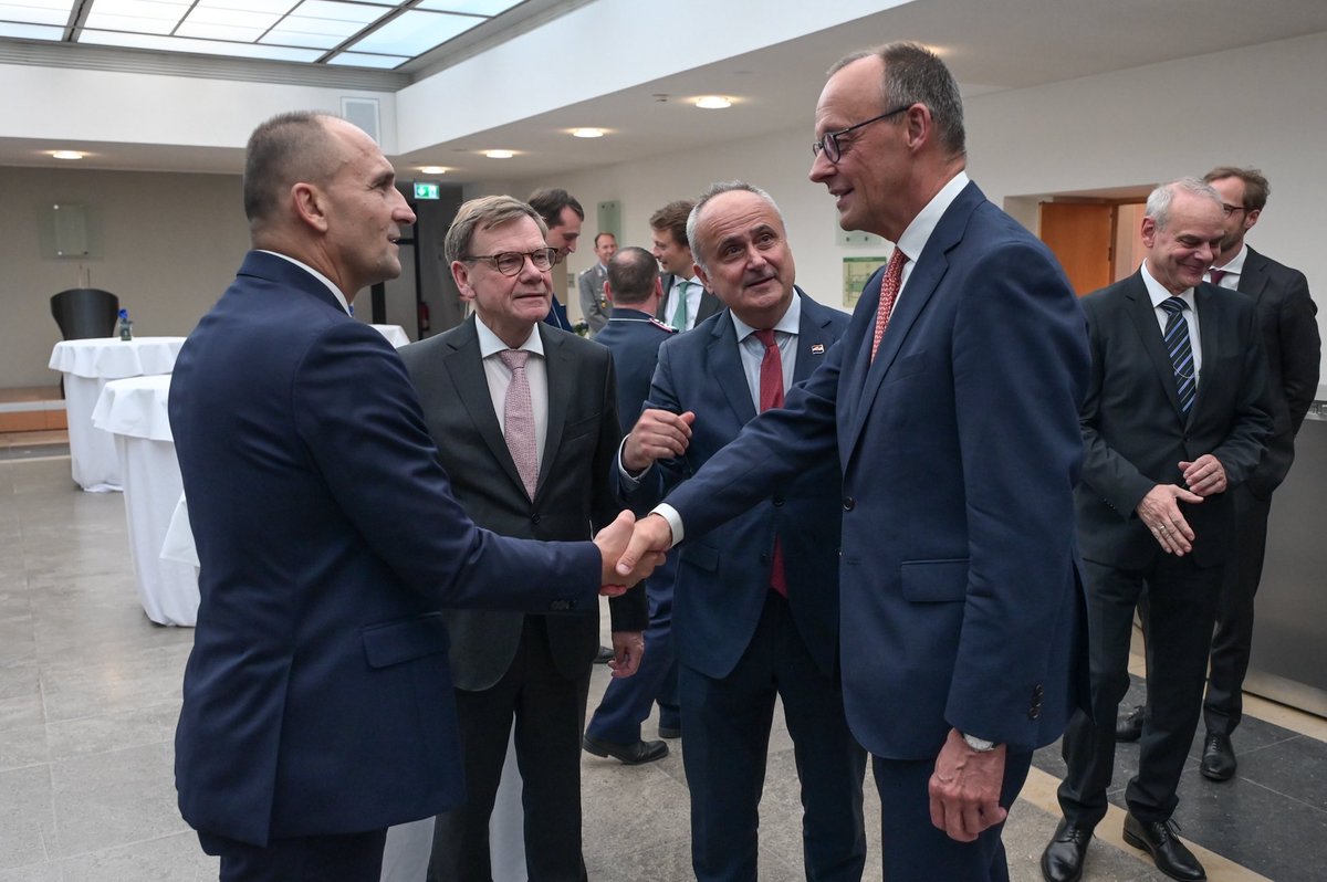 ivananusic12's tweet image. Na poziv njemačkog ministra obrane Borisa Pistoriusa sudjelovao sam u Berlinu na obilježavanju 70 godina 🇩🇪 u NATO-u.
Njemačka kao prijateljska zemlja imala je veliku ulogu u priznanju 🇭🇷 početkom 90-ih godina, a danas je naš važan saveznik unutar NATO-a i EU. Naše obrambeno…