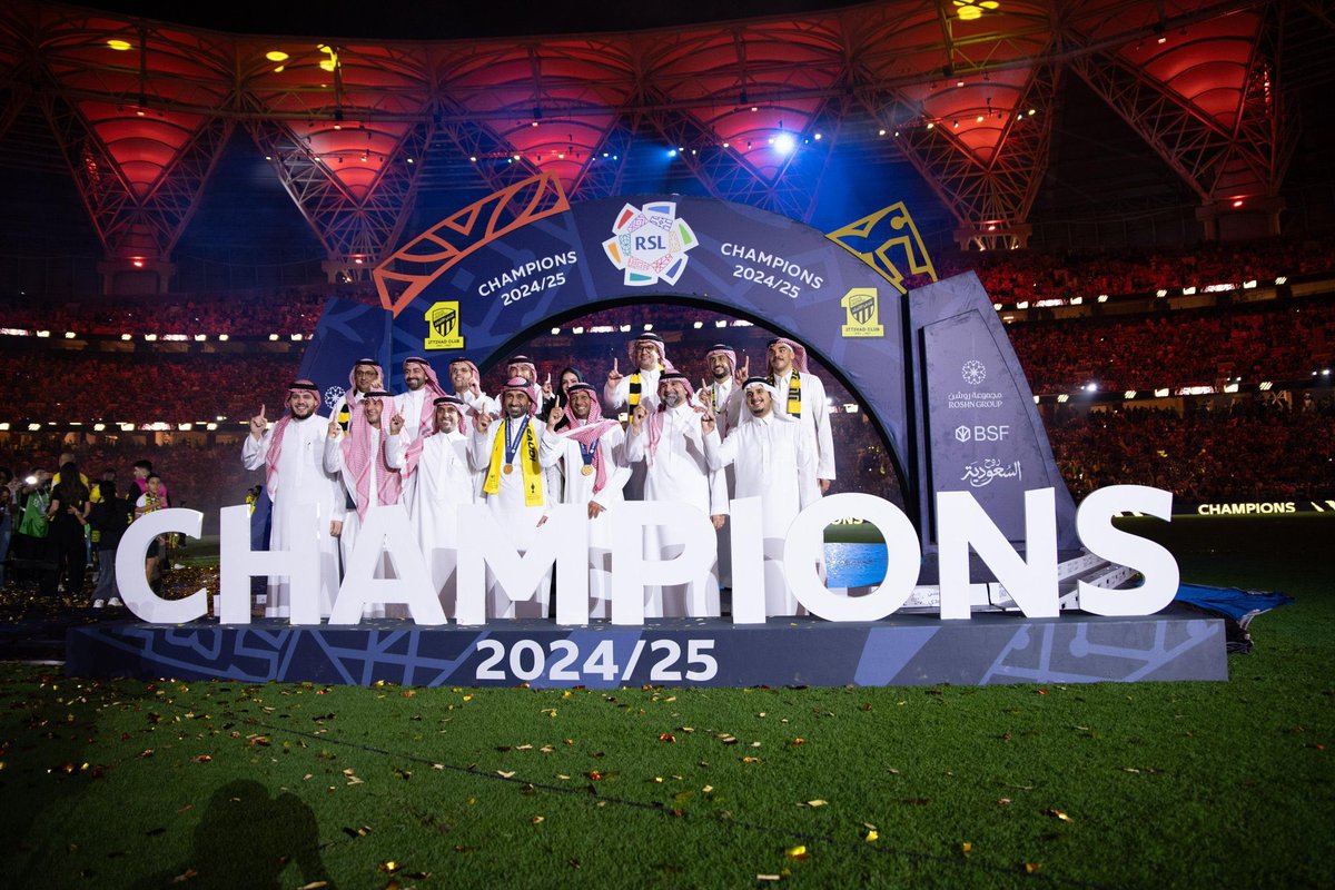 كاذب كل من يحاول ايهامك ان اي رئيس قادم لا يهم
و ان الدور واحد وثابت ولن يتغير عند الادارة الفنية ..

بمقدور اي فاشل ..
مهما تقلصت صلاحياته .. زرع الفشل في كل المجموعة
التفاحة الفاسدة تكفي لـ ان تفسد صندوق التفاح كاملًا

لماذا يرفضونهم الإتحاديين ؟
بسبب ١٠٠ موقف فشلوا فيه سابقا و