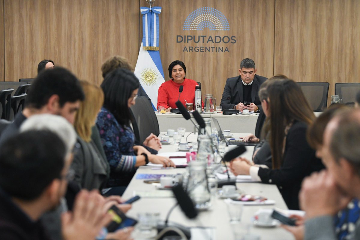 Bloque Diputados UCR (@diputadosucr) on Twitter photo La Comisión Bicameral del Defensor de los Derechos de las Niñas, Niños y Adolescentes, presidida por <a href="/NataliaSarapura/">Natalia Sarapura</a>, finalizó la inscripción para el Concurso Público que designará una nueva autoridad en la Defensoría Nacional de la Niñez. De 231 postulaciones se admitieron 224. La Comisión Bicameral del Defensor de los Derechos de las Niñas, Niños y Adolescentes, presidida por <a href="/NataliaSarapura/">Natalia Sarapura</a>, finalizó la inscripción para el Concurso Público que designará una nueva autoridad en la Defensoría Nacional de la Niñez. De 231 postulaciones se admitieron 224.