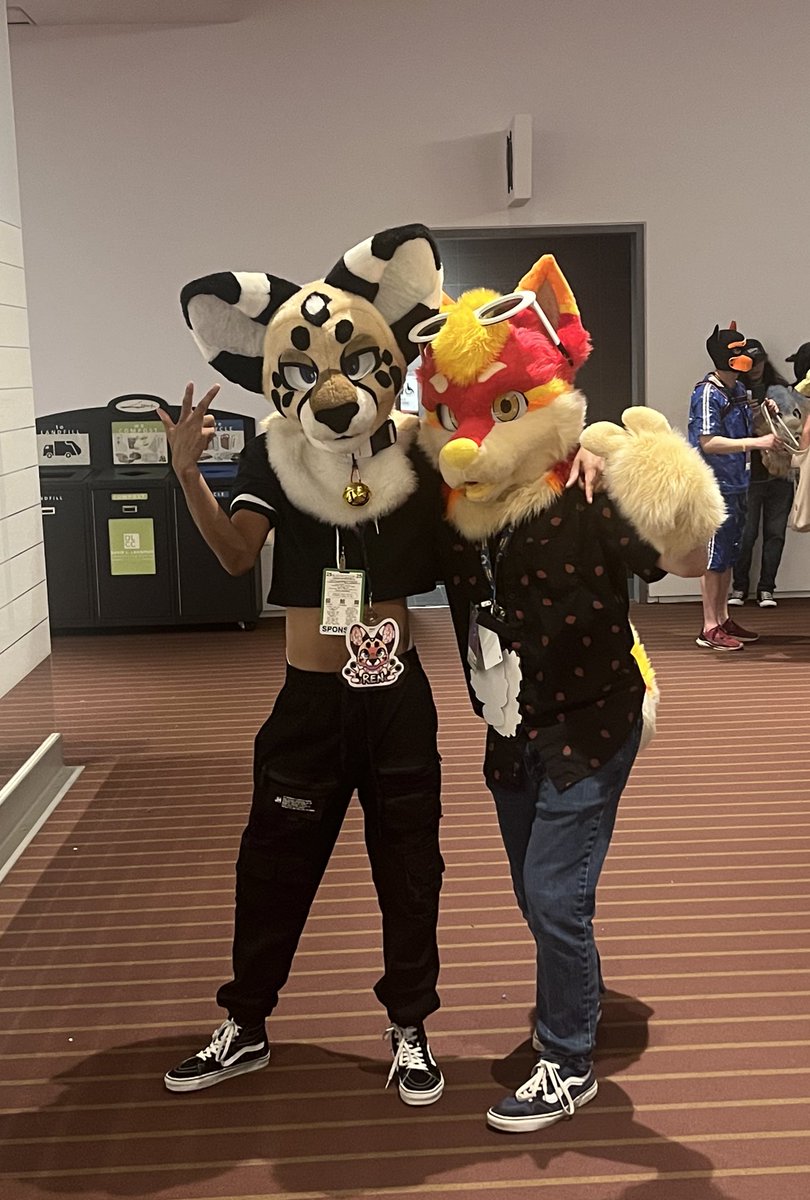 Another awesome Anthrocon! Was great to see both new and familiar faces this weekend 🤍💛