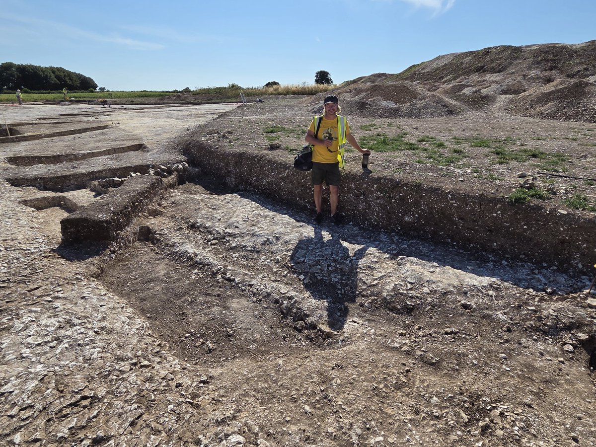 Durotrigesdig's tweet image. Matt has just completed the excavation of a sub #Roman terraced house platform on the hottest day of the year at #Durotriges25
He is happy 😊 👍