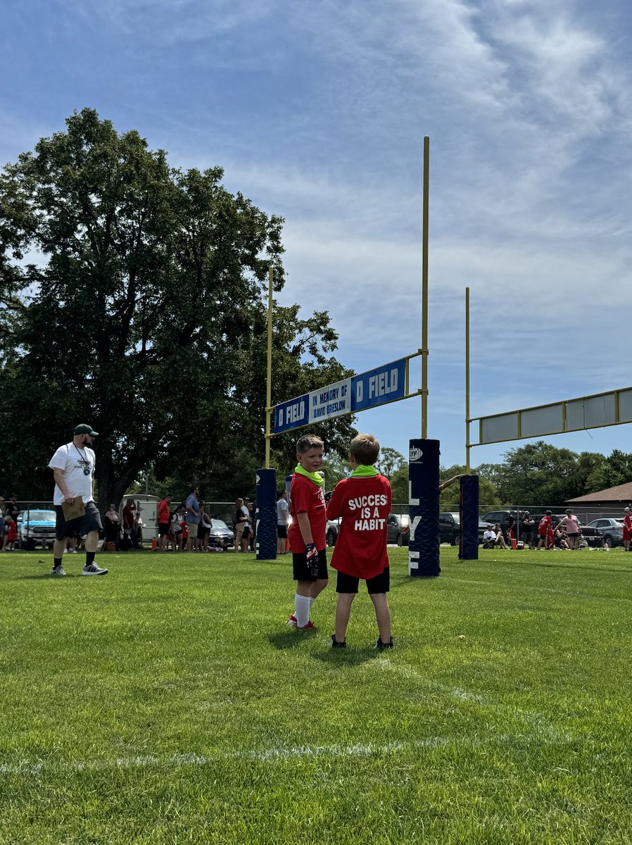 From footwork to strategy, every drill is a step toward greatness. 🏈💪  Athletes are perfecting their technique, building confidence, and taking their game to the next level at the Carriker Football Camp, with Dr. Strasburger coaching the D Line group!
#SagewellatCarrikerCamp