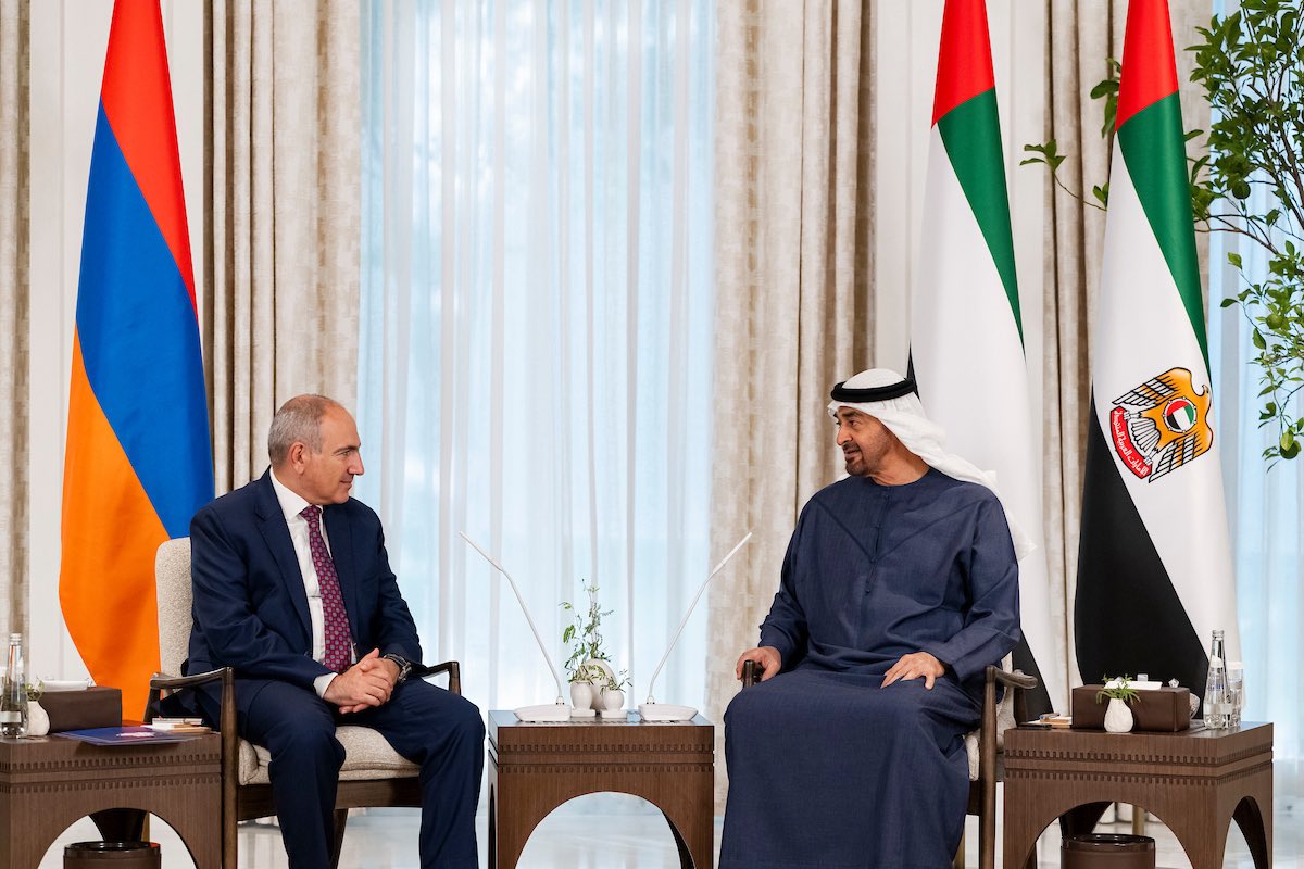 NikolPashinyan's tweet image. Honored to meet President Sheikh @MohamedBinZayed in Abu Dhabi.
Our talks focused on deepening 🇦🇲🇦🇪 ties, especially in trade, investment & innovation.
Armenia values its partnership with the UAE & is committed to advancing our shared goals.