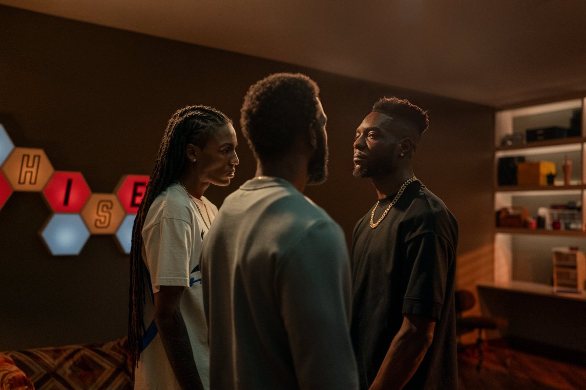 SHOTheChi's tweet image. Pick a side. #TheChi is now streaming on the #ParamountPlus Premium Plan.