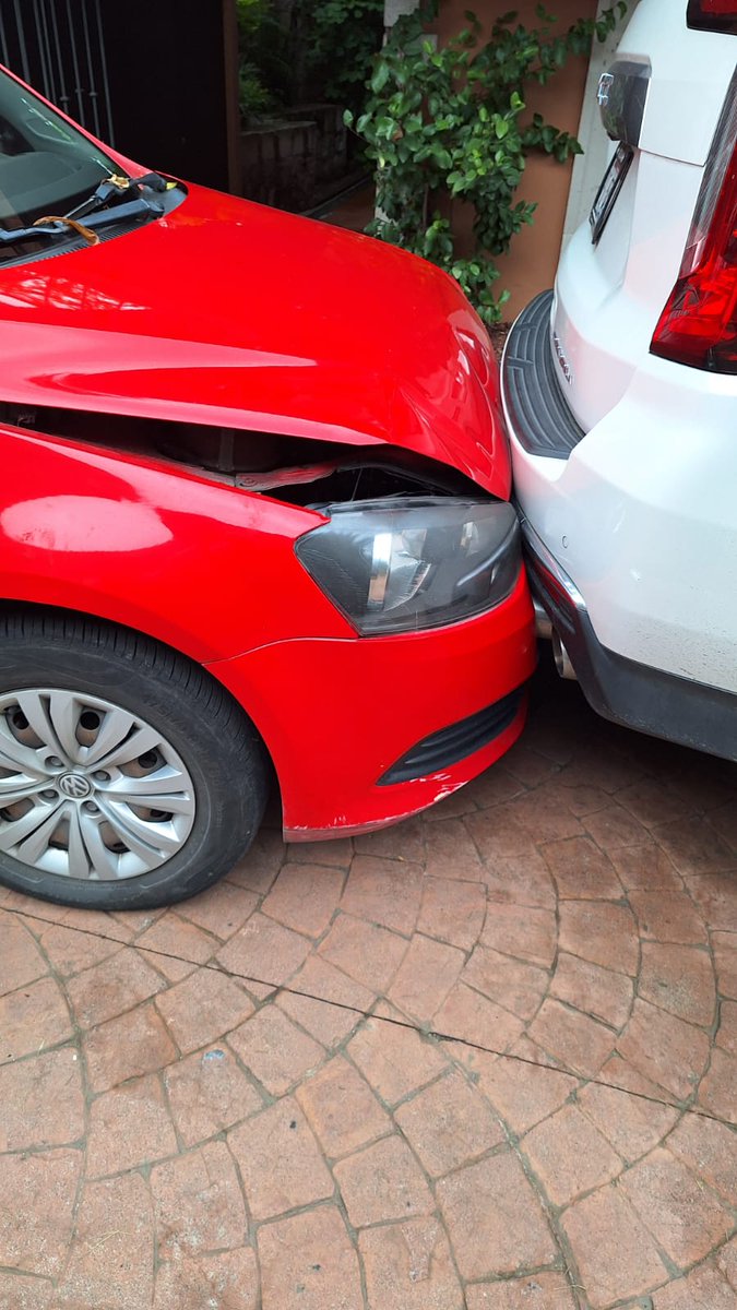 Danfc88Fc's tweet photo. #SOO @GammaHoteles Villa Italia Morelia @GrupoPosadas @Profeco "FuiAReservarMiNocheDeBodasYElValetEstrelloMiAuto". El ValetGoldParking no tienen seguro, me ofreció llevarlo a un taller clandestino "YoDeBuenaFeAcedi". Quedo mal el auto y el gerente Marco se esta lavando las manos https://t.co/0blwmnTLvl