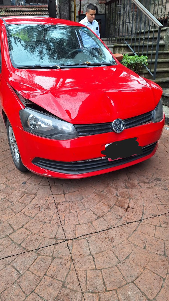 Danfc88Fc's tweet photo. #SOO @GammaHoteles Villa Italia Morelia @GrupoPosadas @Profeco "FuiAReservarMiNocheDeBodasYElValetEstrelloMiAuto". El ValetGoldParking no tienen seguro, me ofreció llevarlo a un taller clandestino "YoDeBuenaFeAcedi". Quedo mal el auto y el gerente Marco se esta lavando las manos https://t.co/0blwmnTLvl