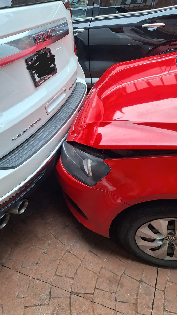 Danfc88Fc's tweet photo. #SOO @GammaHoteles Villa Italia Morelia @GrupoPosadas @Profeco "FuiAReservarMiNocheDeBodasYElValetEstrelloMiAuto". El ValetGoldParking no tienen seguro, me ofreció llevarlo a un taller clandestino "YoDeBuenaFeAcedi". Quedo mal el auto y el gerente Marco se esta lavando las manos https://t.co/0blwmnTLvl