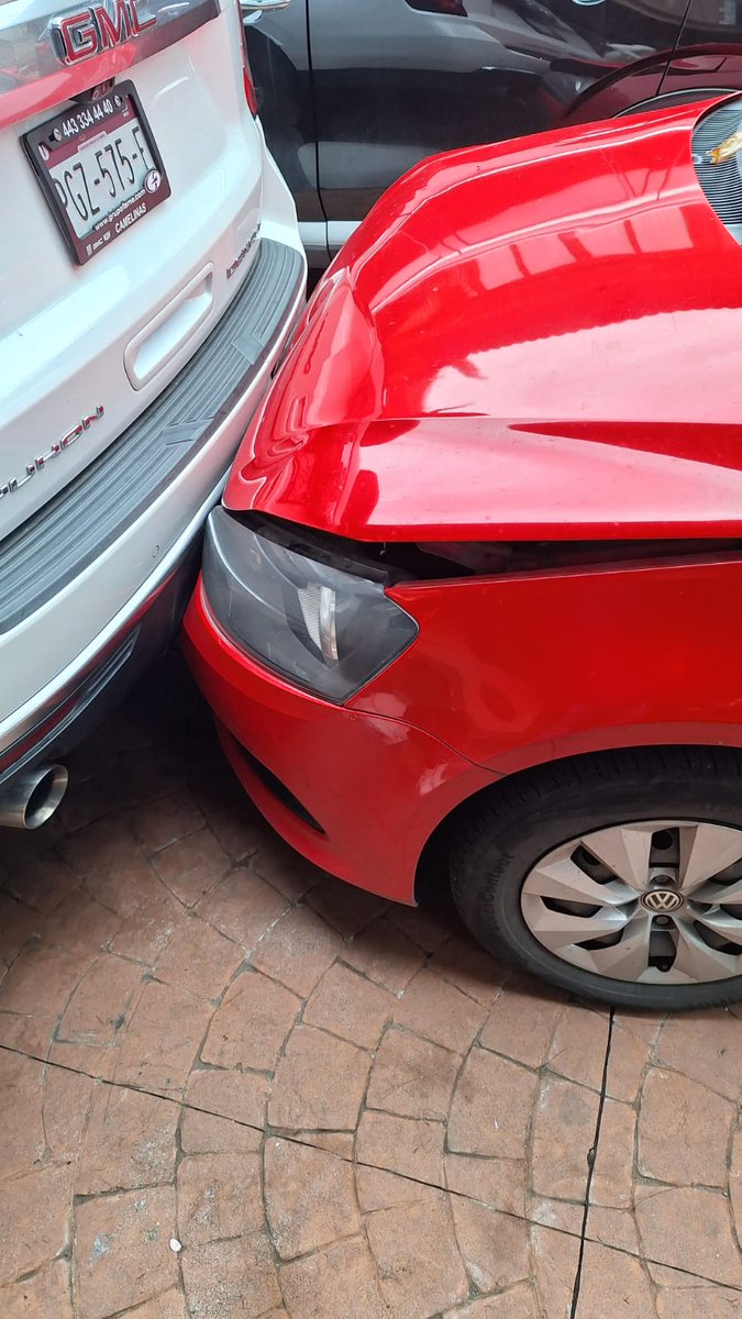 Danfc88Fc's tweet photo. #SOO @GammaHoteles Villa Italia Morelia @GrupoPosadas @Profeco "FuiAReservarMiNocheDeBodasYElValetEstrelloMiAuto". El ValetGoldParking no tienen seguro, me ofreció llevarlo a un taller clandestino "YoDeBuenaFeAcedi". Quedo mal el auto y el gerente Marco se esta lavando las manos https://t.co/0blwmnTLvl