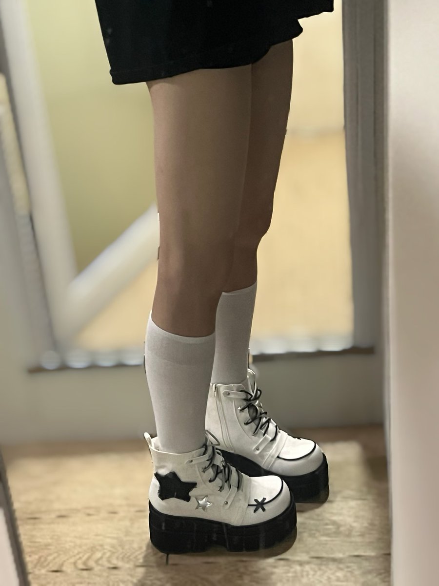 1078722149Jun's tweet photo. 真的超级爱这个鞋子！ https://t.co/8OZNIOOdJN
