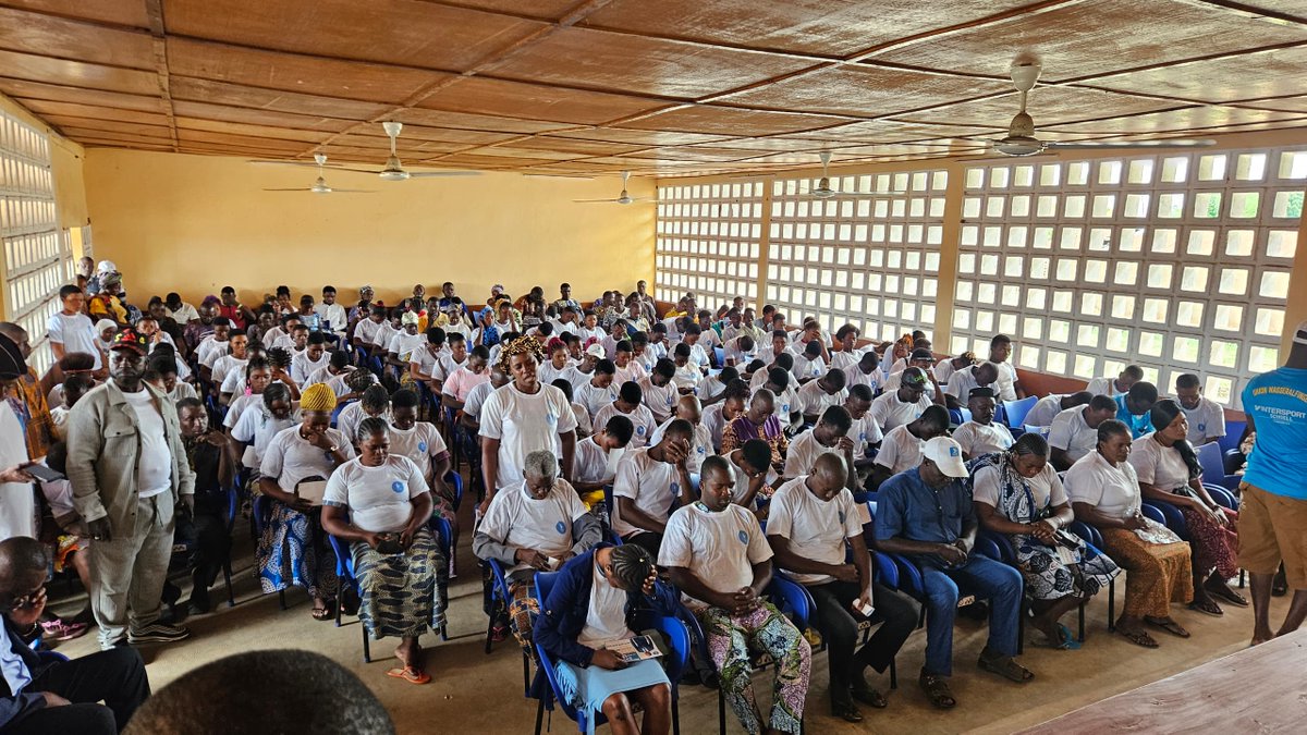 KoffiSodokin's tweet photo. 09.07.2025. Municipales 2025 au #Togo . Avec le Ministre Semodji à la Chambre des métiers et de l'artisanat de la Commune 2 dans la préfecture du Moyen-Mono. Nous avons sensibilisé sur la nécessité d'une élection apaisée et le vote #UNIR. Allons-y! https://t.co/4i8UxIcIsB