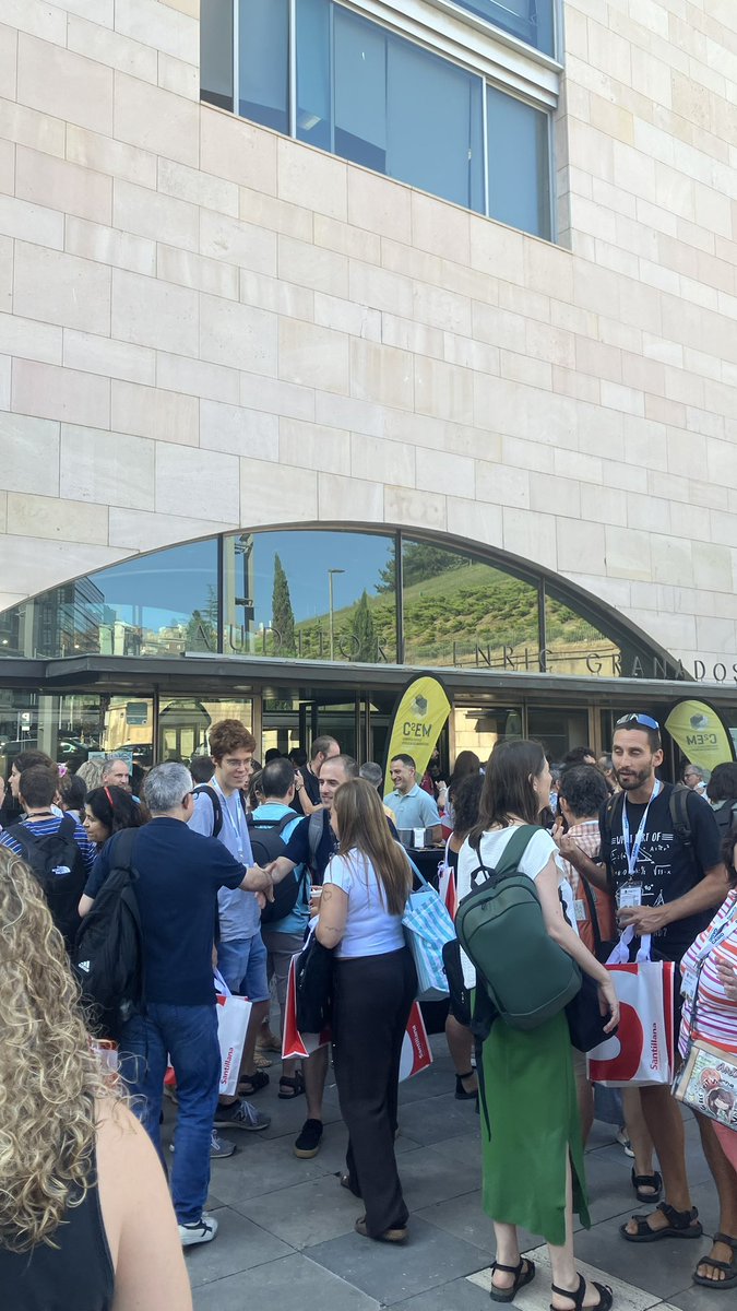 RubenMRoca's tweet image. 3 intensos dies de congrés on m’he retrobat amb antics companys i professors, he desvirtualitzat a persones i he descobert a magnífics companys de professió. Surto amb una maleta plena d’aprenentatges i ganes de posar-ho en pràctica!
@C2EM2025 #c2emlleida25