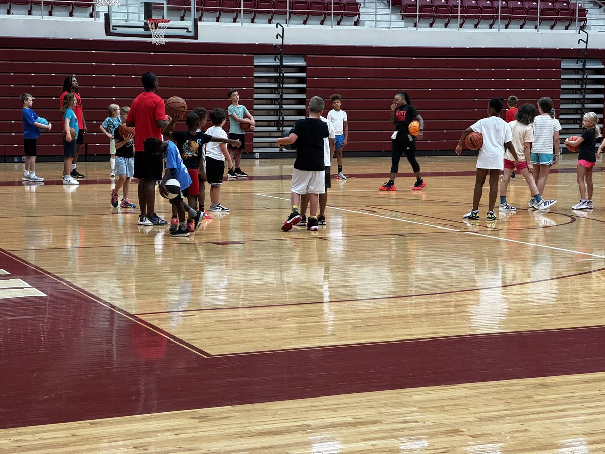 <a href="/TyPetty_20/">Ty Petty</a> putting in some work at <a href="/RiverdaleHighTN/">Riverdale HS</a> today with her m14 Hoops summer camps. Thanks for pouring back into the youth Coach Ty 🏀