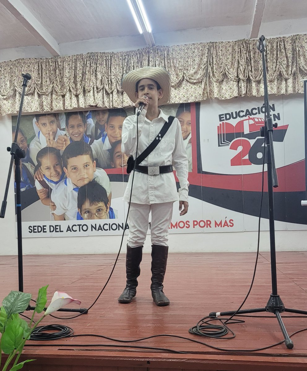 Con la presencia  de Yudelkis Ortiz  Barceló,  Primera Secretaria  del  PCC  en la #ProvinciaGranma , se clausura  el Seminario  de Preparación  para el Próximo Curso Escolar.