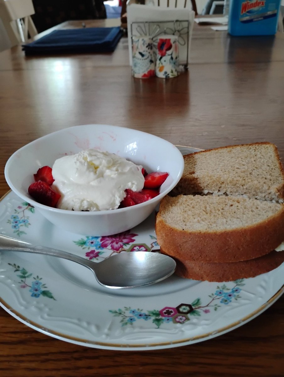 TrailerParkNew's tweet image. I think the best thing about summer is strawberries lol xo #summer #strawberries #Wimbledon #GalaxyAI #ColdplayToronto