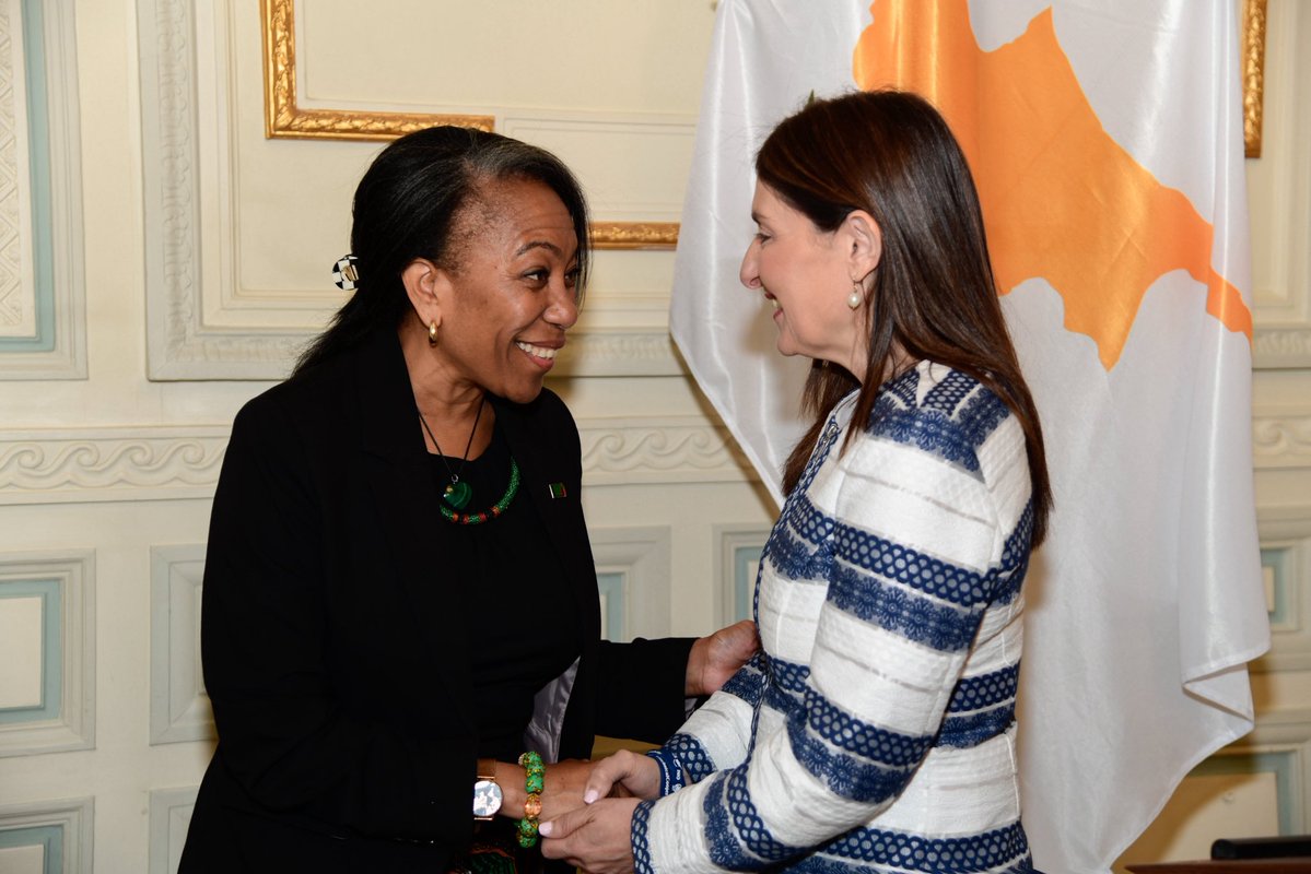HadjimanoliM's tweet image. London 🇬🇧/
“Dear Commonwealth family, it is a real pleasure to welcome you all today, together with the High Commissioner of Cyprus in the UK, Dr. Kyriakos Kouros, the Deputy High Commissioner of Cyprus in the Uk, Mr. Spyros Miltiades, my associates from our Embassy and from…