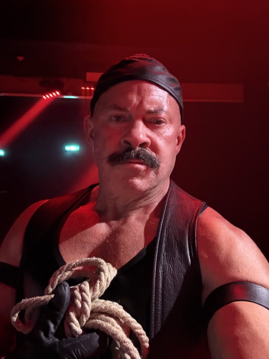 Let’s teach some bondage

#Hunter #FWL #masterclass