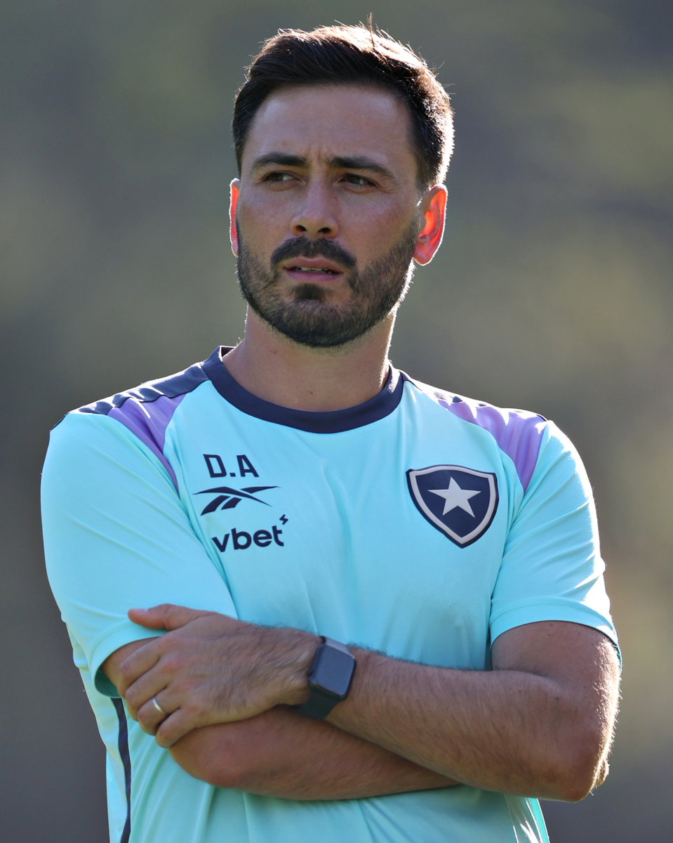 Davide Ancelotti, filho de Carlo, é o novo treinador do Botafogo.