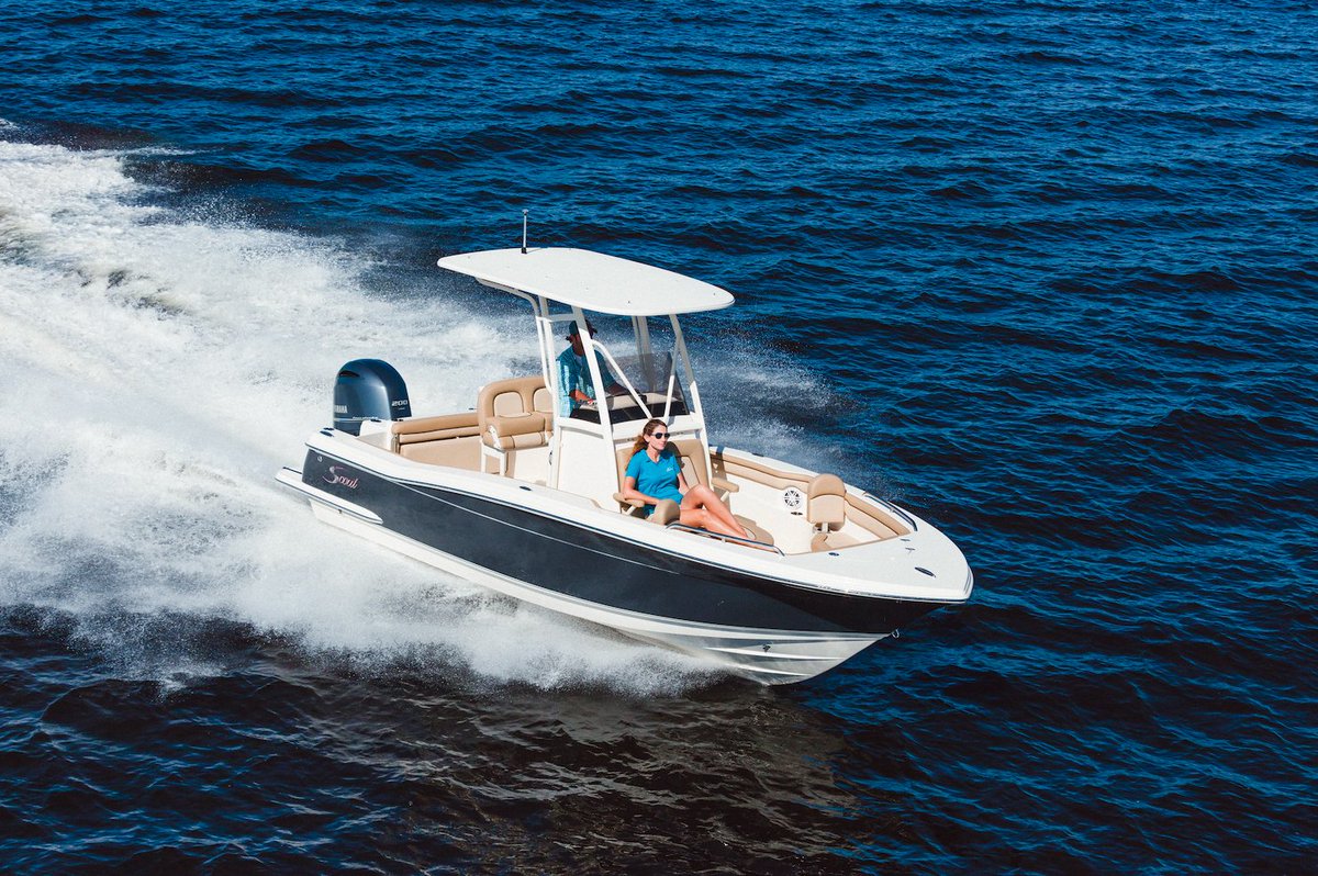 The 215 XSF sets center console standards high. Featuring elevated amenities for fishing days to family excursions, because you shouldn’t have to choose. This model is part of our Get on the Water sales event, so everyone can experience life on a Scout. scoutboats.com/model/215-xsf/