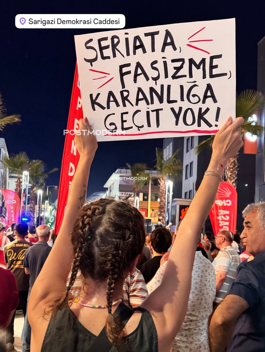 durusmasavcisi's tweet photo. Sancaktepe’den mesaj: “ŞERİATA, FAŞİZME, KARANLIĞA GEÇİT YOK!”

21:44 https://t.co/bbOM5iT7gf