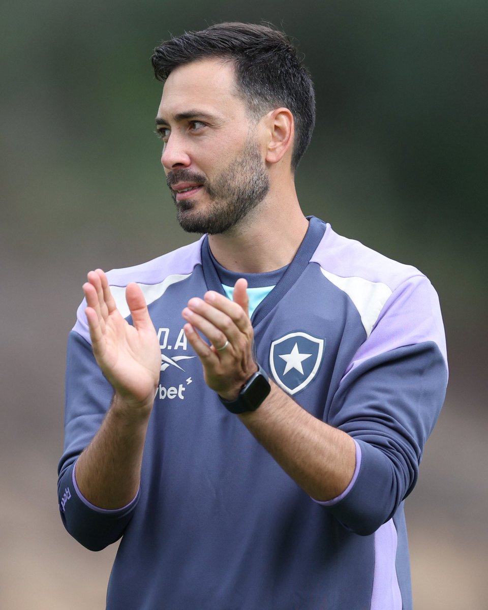 Botafogo's tweet photo. 🧠🔥 #VamosBOTAFOGO

📸 Vítor Silva/ BFR https://t.co/v9QIJ1Sm4n
