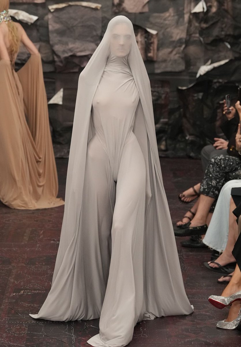 saintdemie's tweet photo. dune couture @ margiela by glenn martens ⌛️ https://t.co/wEQf7xnwLT