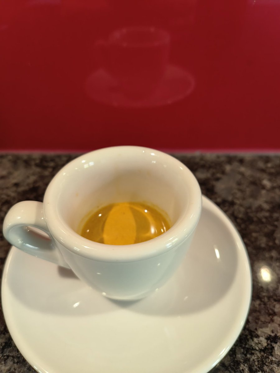 Espresso und nichts (ich vergass)