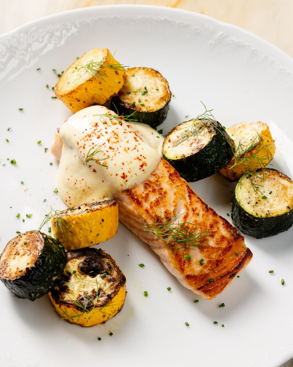 Your summer table is calling. Book a date to explore the bright and seasonal flavors on the summer menu at T. Brasserie ☀️🍽️

Reservations ➤ bit.ly/3CEmpPJ
#TheSeaport