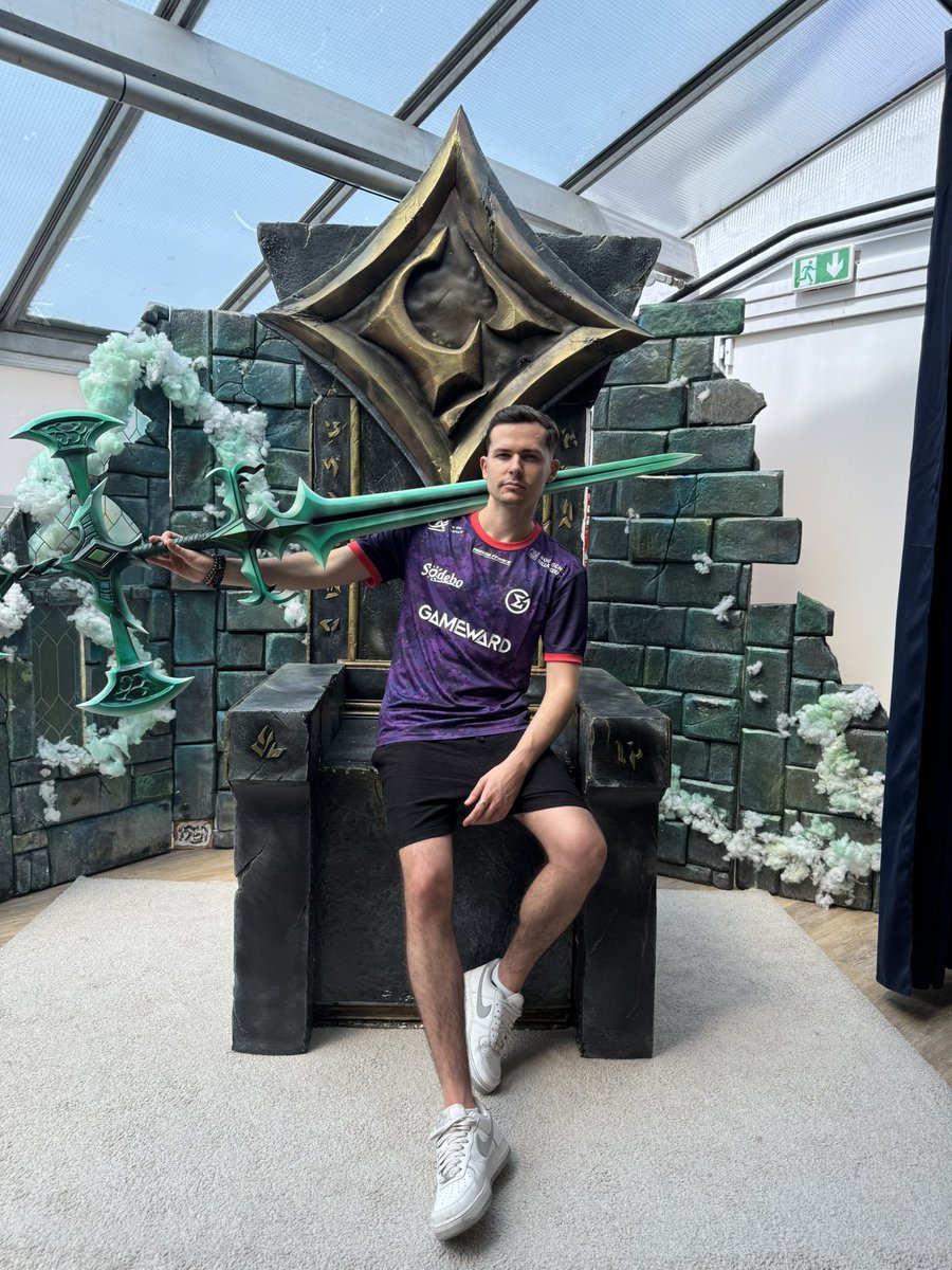 Après autant d'années de charbon avoir l'opportunité de jouer en LFL c'est comme une consécration pour moi et je ne compte pas laisser cette chance me filer entre les doigts.

J'ai l'occasion de pouvoir retravailler avec Fara et Matias qui sont 2 bosseurs de fou comme toute