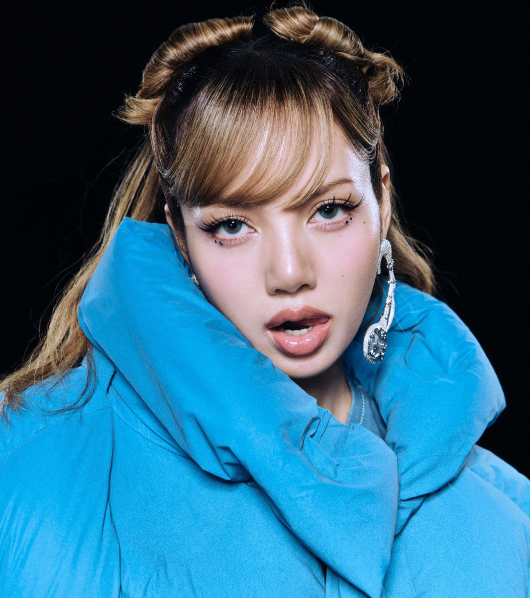 LISA received 3,994,872 (+190,000) streams on Spotify yesterday, her highest day this month (4,201,678,203 total).