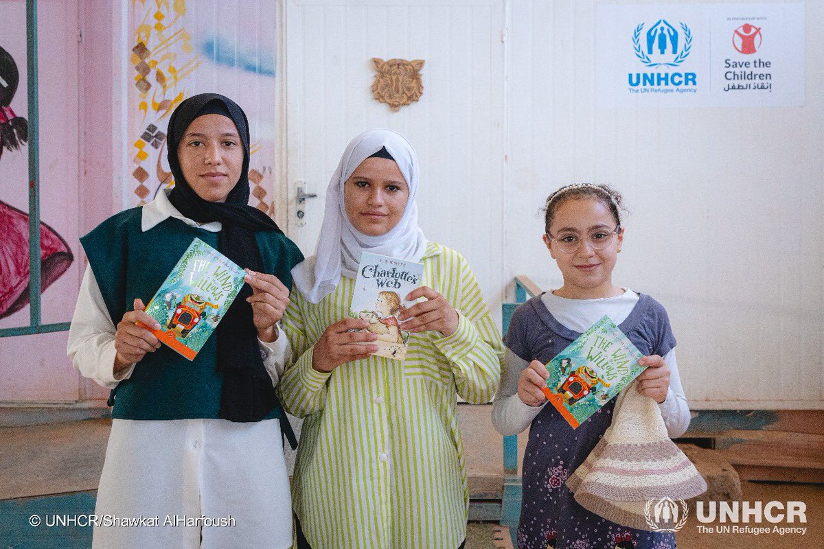 ZaatariCamp's tweet image. What is your favourite book? 📚
Young refugees in #Zaatari_camp discuss with Farrah Saïd their shared passion for reading, drawing and Taylor Swift!
Thanks to the @SaidFoundation for their initiative and longstanding investment in refugees' education and skills.