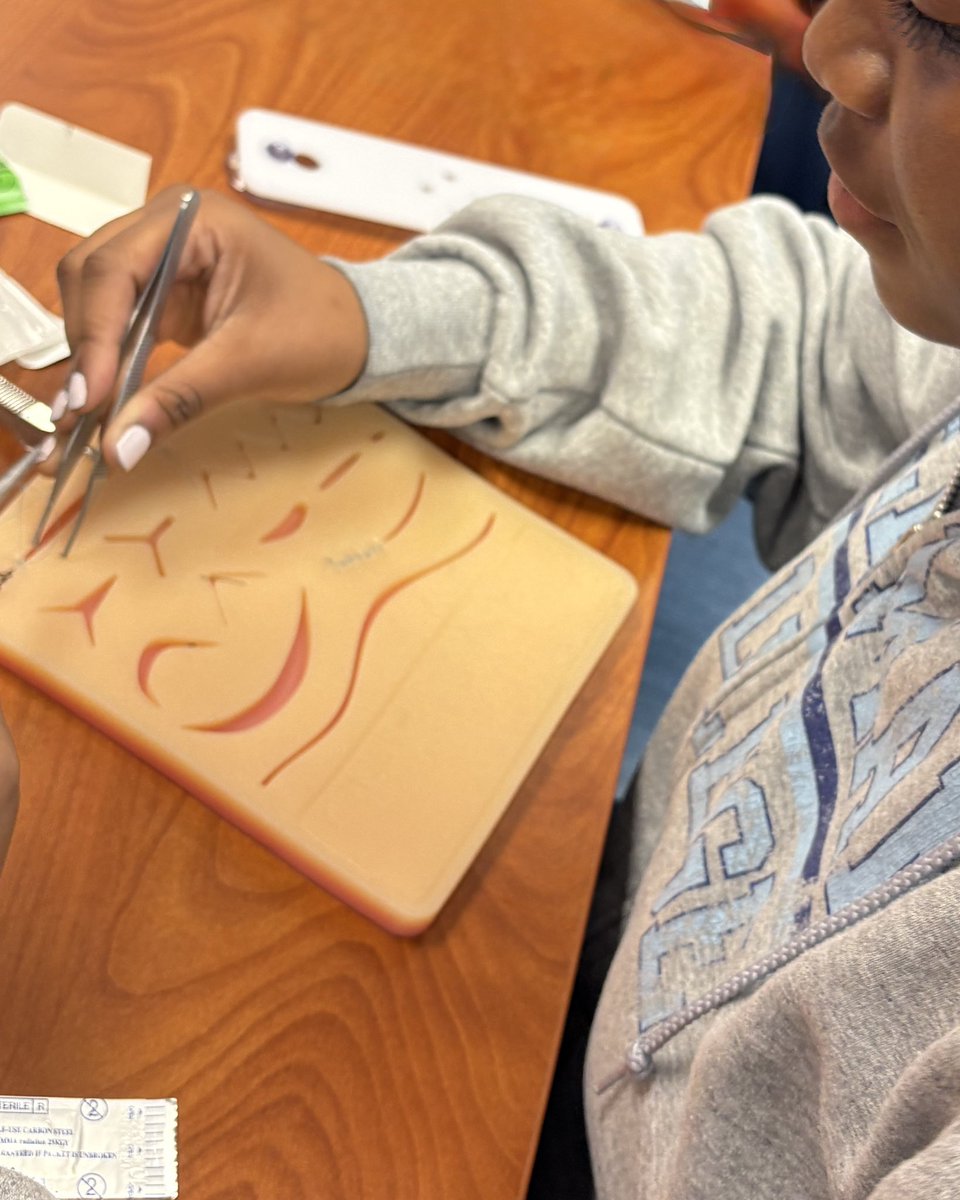 SpelmanCollege's tweet image. This summer, Anaya Henry, C’2026, is diving deep into cancer research at the University of Illinois Urbana-Champaign under Dr. Sara Pedron-Haba. She’s also taking part in clinical development at Carle Illinois College of Medicine—gaining the skills to turn her passion into…