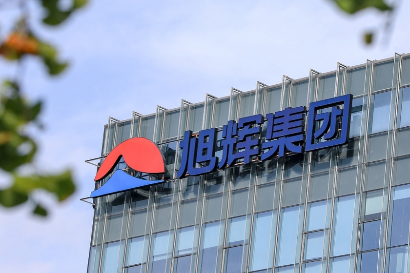 【旭辉优化公司债重组方案 债权人欲召集会议要求还全款】旭辉此次调整较大的是债转股及以资抵债选项，但债权人认为重组方案仍有继续优化的空间。finance.caixin.com/2025-07-09/102…