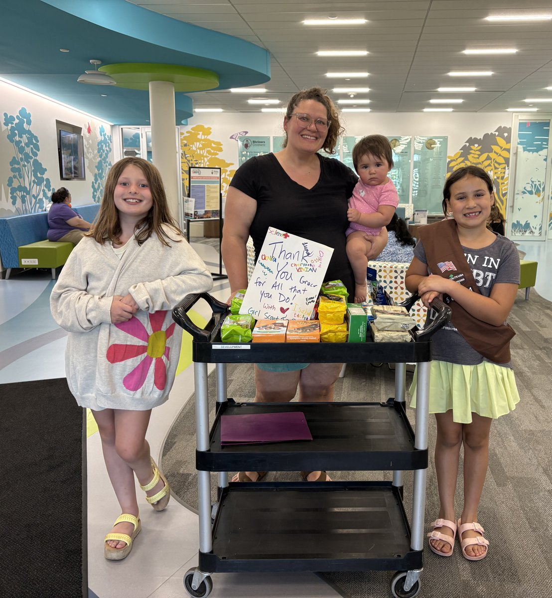 ShrinersTWI's tweet image. Meet Emma and Luna, rising 3rd graders! Their Brownie Troop, led by Troop Leader Josie, donated a big box of cookies and $400 to support our patients and families—plus some sweet treats for our staff too! 💛🍪 Thank you, Troop! #GirlScoutsGiveBack
