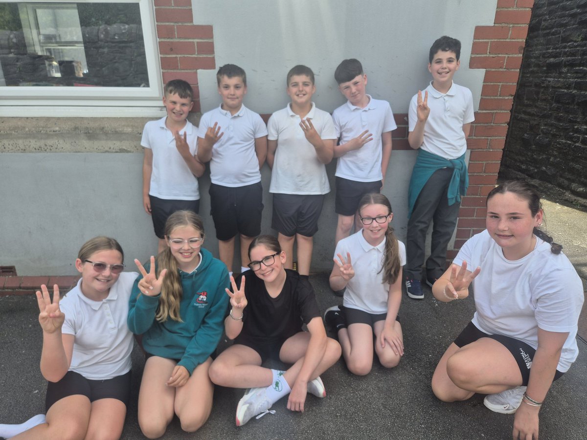 TreorchyPrimary's tweet image. Huge well done to our swimming team today who placed 3rd in the cluster Swimming Gala. Great effort by all involved and amazing support from the parents, carers and other family members. Da iawn pawb! ๐ ๐โโ๏ธ ๐ฅฝ