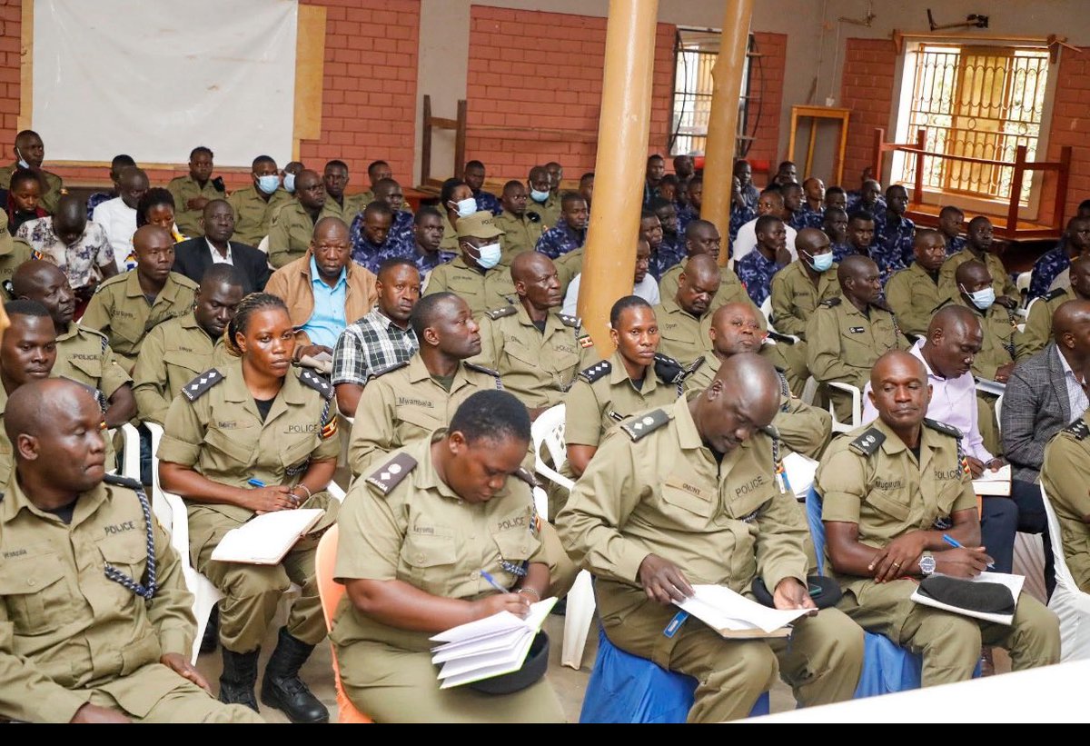 Mwesigwa_Frank1's tweet image. This afternoon, I and other colleague Directors accompanied IGP to Sembabule District as an election hot spot area, for a meeting with the District security committee, aspiring NRM candidates and Police commanders
IGP guided on how to mitigate election violence and monitor real…