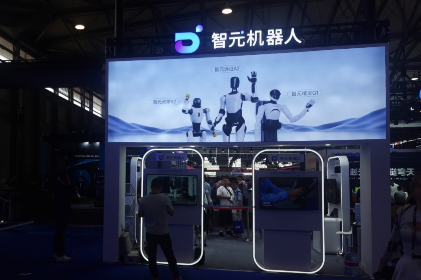 【具身智能公司智元收购科创板公司六成股权 强调非借壳上市】智元方面表示，在未来 12 个月内，暂无改变上市公司上纬新材主营业务的计划，也不会处置上市公司资产。caixin.com/2025-07-09/102…