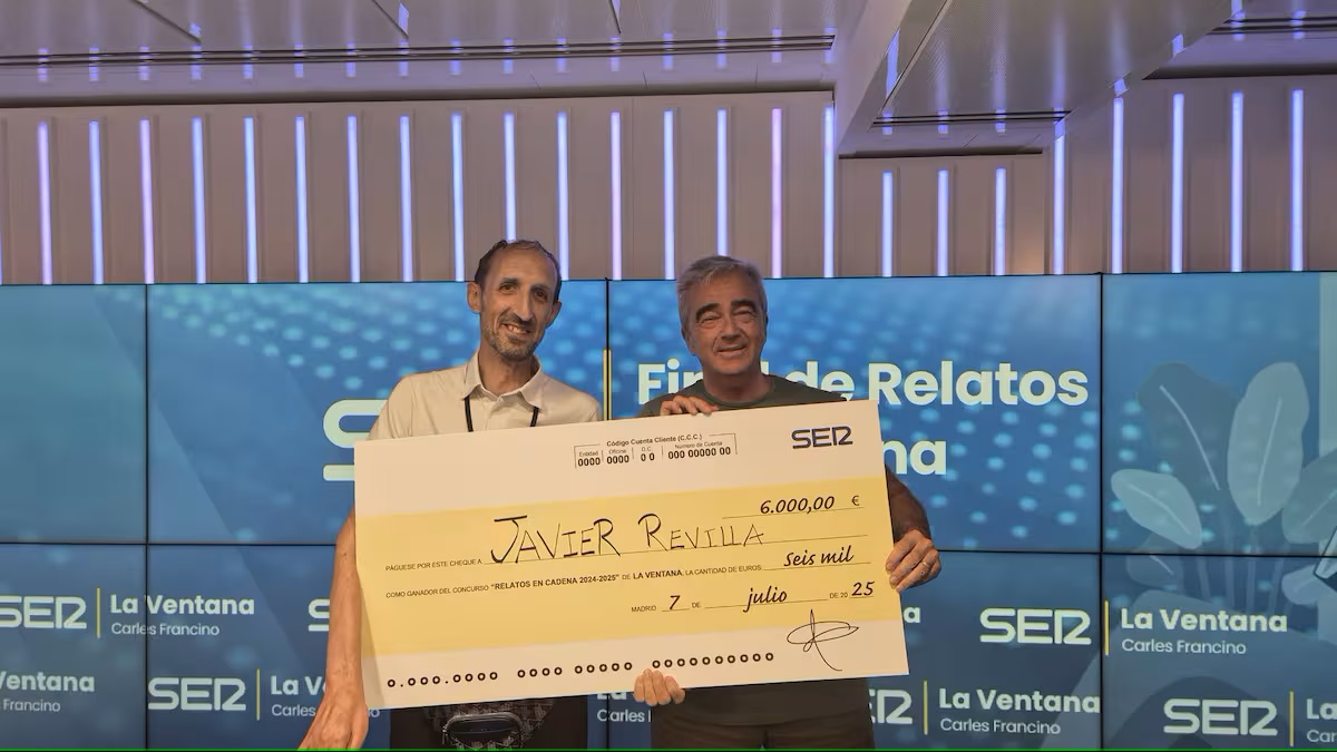 No sólo es un gran ingeniero, también el último ganador del concurso de microrrelatos de <a href="/laventana/">La Ventana</a> de <a href="/La_SER/">Cadena SER</a>. Estamos orgullosos de que desde hace más de 20 años Javier trabaje con nosotros y ahora, además, su gran creatividad ha sido reconocida en este certamen. ¡Enhorabuena!